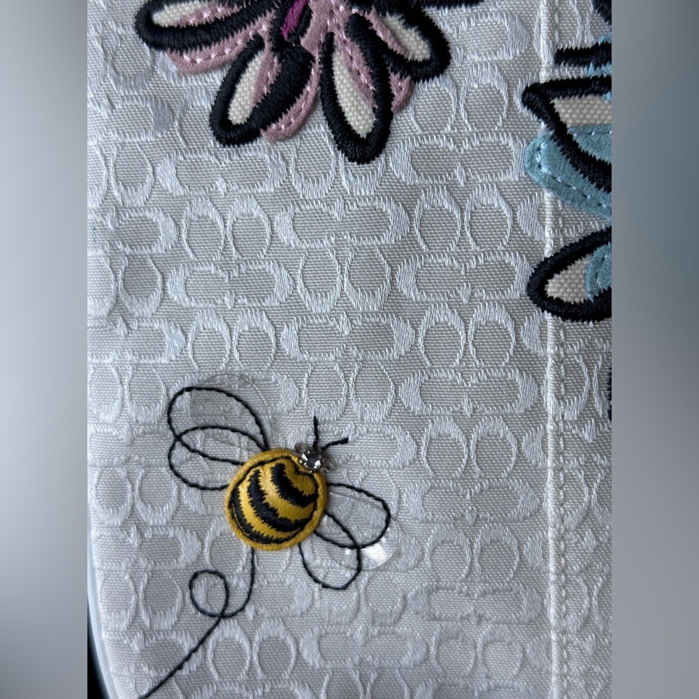 Coach white Micro C pattern Swingpack & embroidered bee & flowers RARE Y2K 2006 - Picture 2 of 13